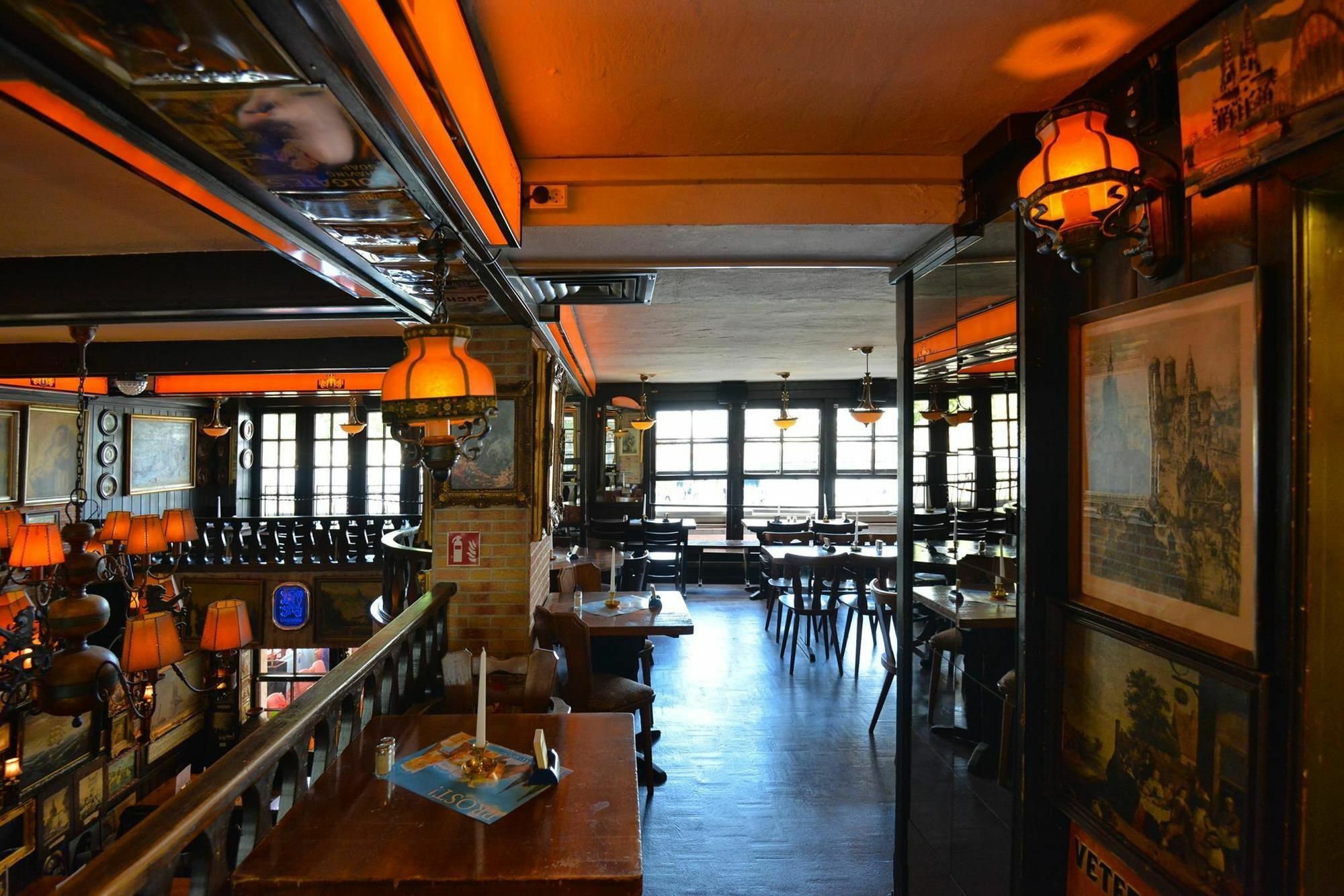 Und Restaurant Loewenbraeu Hotel Keulen