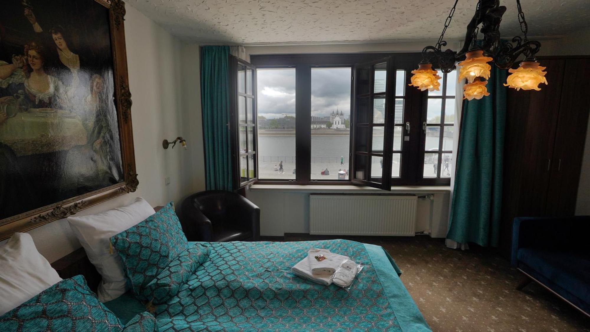 Und Restaurant Loewenbraeu 3* Keulen